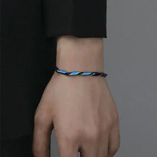 Laden Sie das Bild in den Galerie-Viewer, Schlichtes und stilvolles Titanarmband