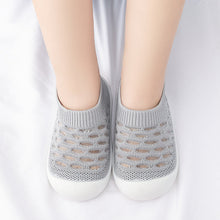 Laden Sie das Bild in den Galerie-Viewer, Rutschfeste Babyschuhe mit Mesh-Material