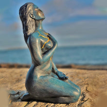 Laden Sie das Bild in den Galerie-Viewer, &quot;Göttin der Heilung&quot; Harzstatue