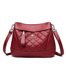 Laden Sie das Bild in den Galerie-Viewer, Rhomboid Tasche aus gekörntem Leder