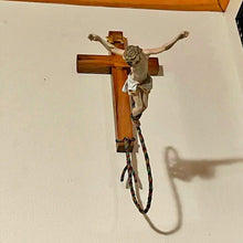 Laden Sie das Bild in den Galerie-Viewer, Fliegendes Jesus-Ornament