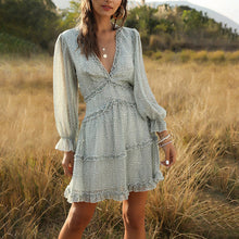 Laden Sie das Bild in den Galerie-Viewer, Elegantes Blumenkleid aus Chiffon mit V-Ausschnitt