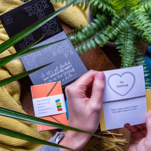 Laden Sie das Bild in den Galerie-Viewer, 52 Woche der Datteln | Schachtel mit Date-Night-Ideen