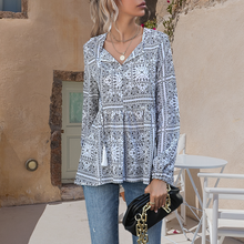 Laden Sie das Bild in den Galerie-Viewer, Langärmliges Bedrucktes Damenhemd mit V-Ausschnitt und Fransen