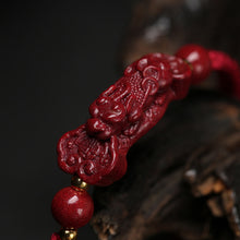 Laden Sie das Bild in den Galerie-Viewer, Handgewebtes Zinnober-Pixiu-Transferarmband