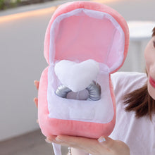 Laden Sie das Bild in den Galerie-Viewer, Plüsch-Ringbox-Überraschung