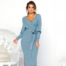 Laden Sie das Bild in den Galerie-Viewer, Elegantes Pulloverkleid mit V-Ausschnitt
