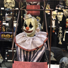 Laden Sie das Bild in den Galerie-Viewer, Gruseliger Halloween Clown Riesenrad Dekoration