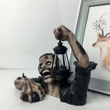Laden Sie das Bild in den Galerie-Viewer, Halloween Zombie Ornament aus Harz