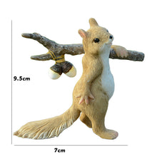 Laden Sie das Bild in den Galerie-Viewer, Kreative niedliche Eichhörnchen-Dekoration aus Kunstharz