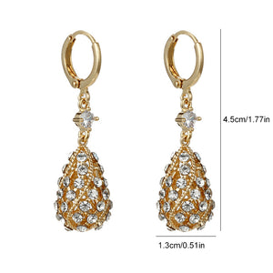 Modische Ohrringe mit Diamanten