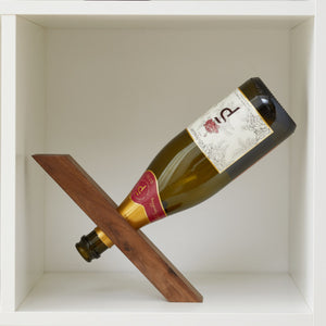 Ausgeglichenes Weinregal