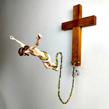 Laden Sie das Bild in den Galerie-Viewer, Fliegendes Jesus-Ornament