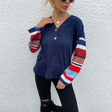 Laden Sie das Bild in den Galerie-Viewer, Damen T-Shirt mit V-Ausschnitt und gestreiften Ärmeln