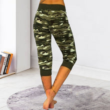 Laden Sie das Bild in den Galerie-Viewer, Trainingshose mit Kordelzug und Tarnung-Print