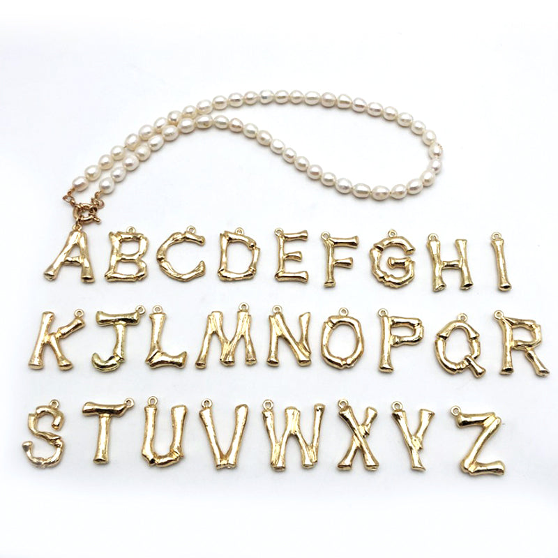 Perlenkette mit Initialen