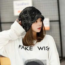 Laden Sie das Bild in den Galerie-Viewer, Spitzenpullover Mit Blumenmuster