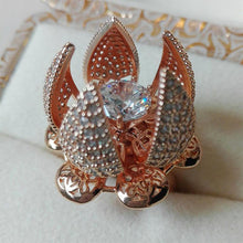 Laden Sie das Bild in den Galerie-Viewer, ROTIERENDER ROSENRING