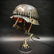 Laden Sie das Bild in den Galerie-Viewer, Kriegsrelikte Lampe
