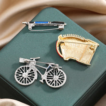 Laden Sie das Bild in den Galerie-Viewer, Vintage Süße Brosche