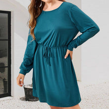 Laden Sie das Bild in den Galerie-Viewer, Modisches Kleid mit Kordelzug und Rundhalsausschnitt