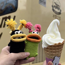 Laden Sie das Bild in den Galerie-Viewer, Handgemachte Schlüsseletui