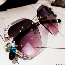 Laden Sie das Bild in den Galerie-Viewer, 2020 Vintage Mode Randlose Kristall Sonnenbrille