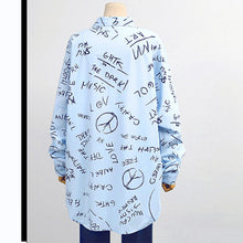 Laden Sie das Bild in den Galerie-Viewer, Langarm-Bluse mit Buchstabendruck