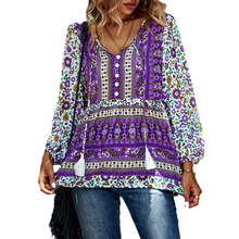 Laden Sie das Bild in den Galerie-Viewer, Böhmisches Ferien-T-Shirt