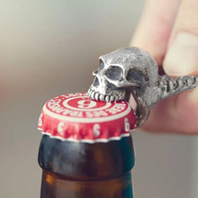 Laden Sie das Bild in den Galerie-Viewer, Totenkopf-Bieröffner