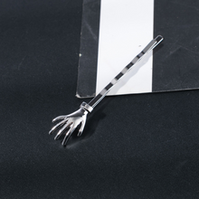 Laden Sie das Bild in den Galerie-Viewer, Skeletthand Welle Haarnadel