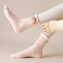 Laden Sie das Bild in den Galerie-Viewer, Flauschige Weihnachtssocken