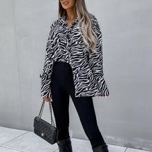 Laden Sie das Bild in den Galerie-Viewer, Elegante Bluse mit Zebra-Print