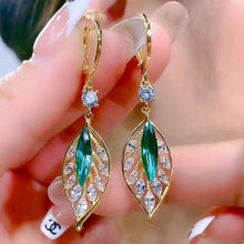 Laden Sie das Bild in den Galerie-Viewer, Armband aus Hetian-Jade mit Blatt