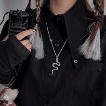 Laden Sie das Bild in den Galerie-Viewer, Damen Retro Modische Schlange- Halskette