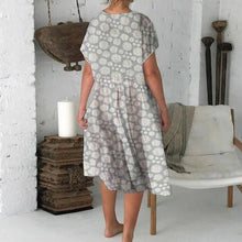 Laden Sie das Bild in den Galerie-Viewer, Damenkleid mit Sonnenblumendruck