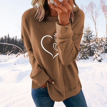 Laden Sie das Bild in den Galerie-Viewer, Langarm-Sweatshirt mit Rundhalsausschnitt und Herzdruck