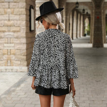 Laden Sie das Bild in den Galerie-Viewer, Leopardenmuster-Bluse mit ausgestellten Ärmeln