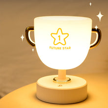 Laden Sie das Bild in den Galerie-Viewer, Trophäen-Stifthalter Wiederaufladbares USB-LED-Nachtlicht