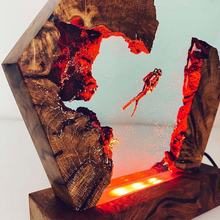 Laden Sie das Bild in den Galerie-Viewer, Lampe aus Epoxidharz-Holz