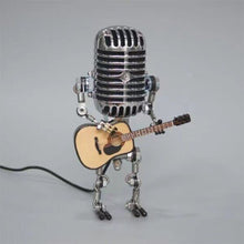 Laden Sie das Bild in den Galerie-Viewer, Retro Mikrofon Roboter