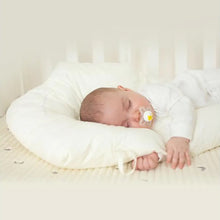 Laden Sie das Bild in den Galerie-Viewer, Komfortkissen in Babyform