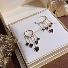 Laden Sie das Bild in den Galerie-Viewer, Schwarze lange Liebesquastenohrringe