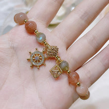 Laden Sie das Bild in den Galerie-Viewer, Sunstone Boot Helm Armband