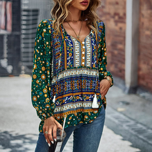 Laden Sie das Bild in den Galerie-Viewer, Böhmisches Ferien-T-Shirt