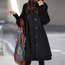 Laden Sie das Bild in den Galerie-Viewer, Geknöpftes Stricktkleid mit losen Ärmeln und stehender Faltenrevers