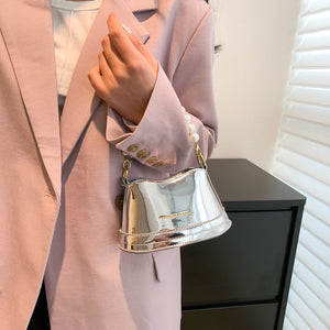 Stilvolle vielseitige Handtasche mit Perlen