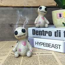 Laden Sie das Bild in den Galerie-Viewer, Voodoo Puppenkegelbrenner, Weihrauchbrenner