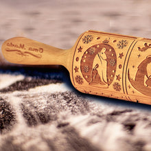 Laden Sie das Bild in den Galerie-Viewer, Nudelholz mit Christusmotiv