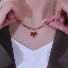 Laden Sie das Bild in den Galerie-Viewer, Roter Ahornblatt-Schmuck